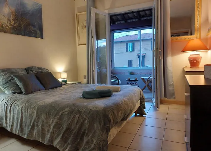 Tranquille Dans La Cité Du Mimosa - 2 étoiles - Axelle Loc'appart *
