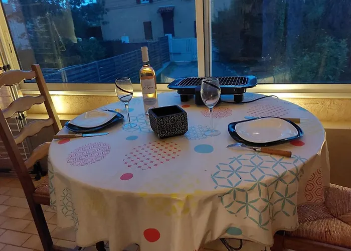 Hébergement de vacances Tranquille Dans La Cité Du Mimosa - 2 étoiles - Axelle Loc'appart *
