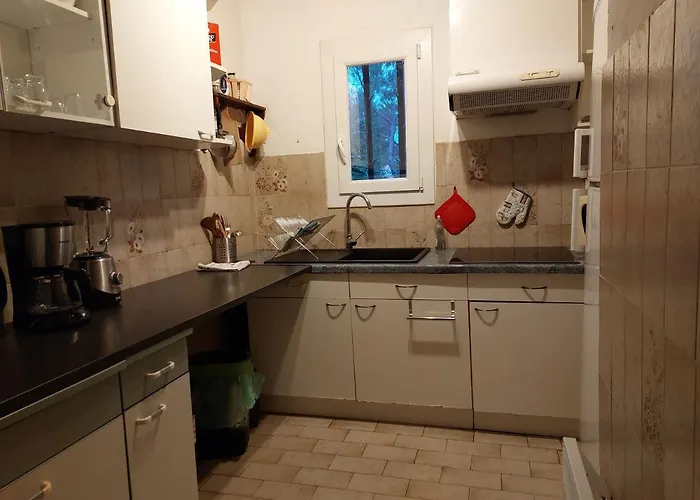 Hébergement de vacances Tranquille Dans La Cité Du Mimosa - 2 étoiles - Axelle Loc'appart